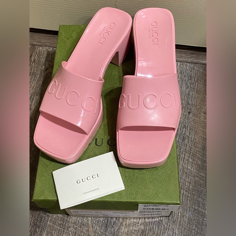 Extremely gently worn Gucci Logo Heeled Jelly shoes. Color: wild rose.